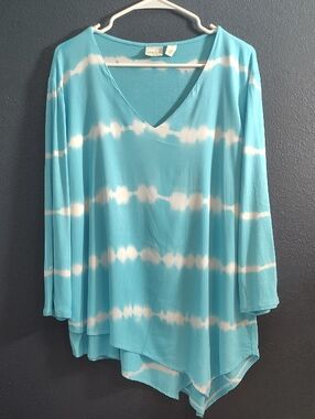 Chico's lagen Asymetic Turquoise and White Tie-Dye  V-Neck Tunic